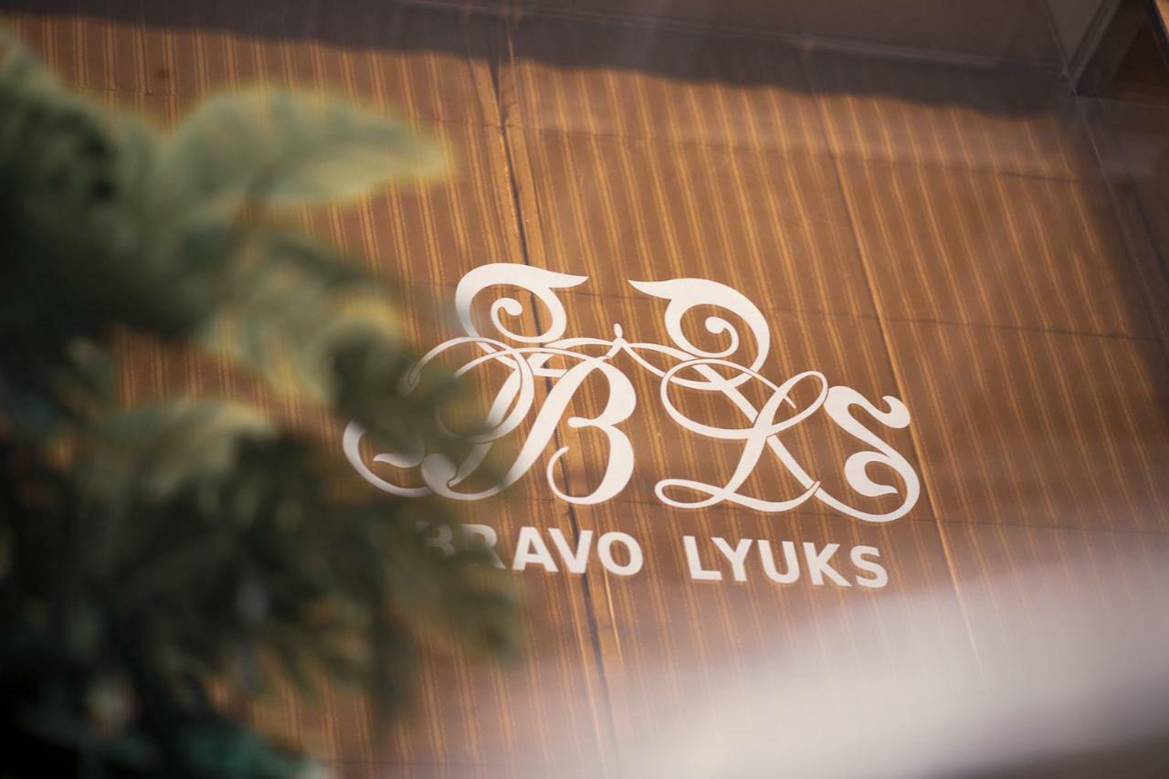 Bravolyuks Hotel Urgench Exterior photo